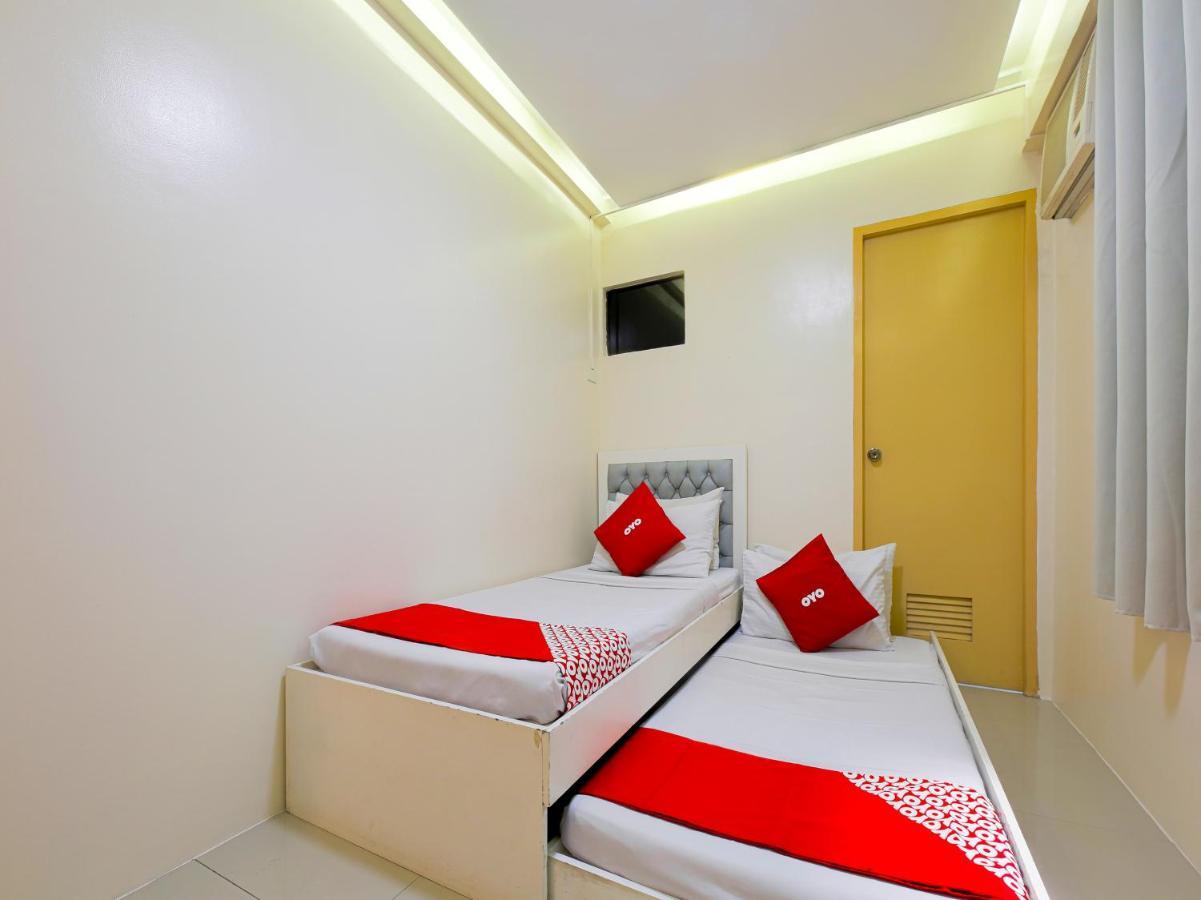 Oyo 783 Freemont Place Paranaque City Екстериор снимка