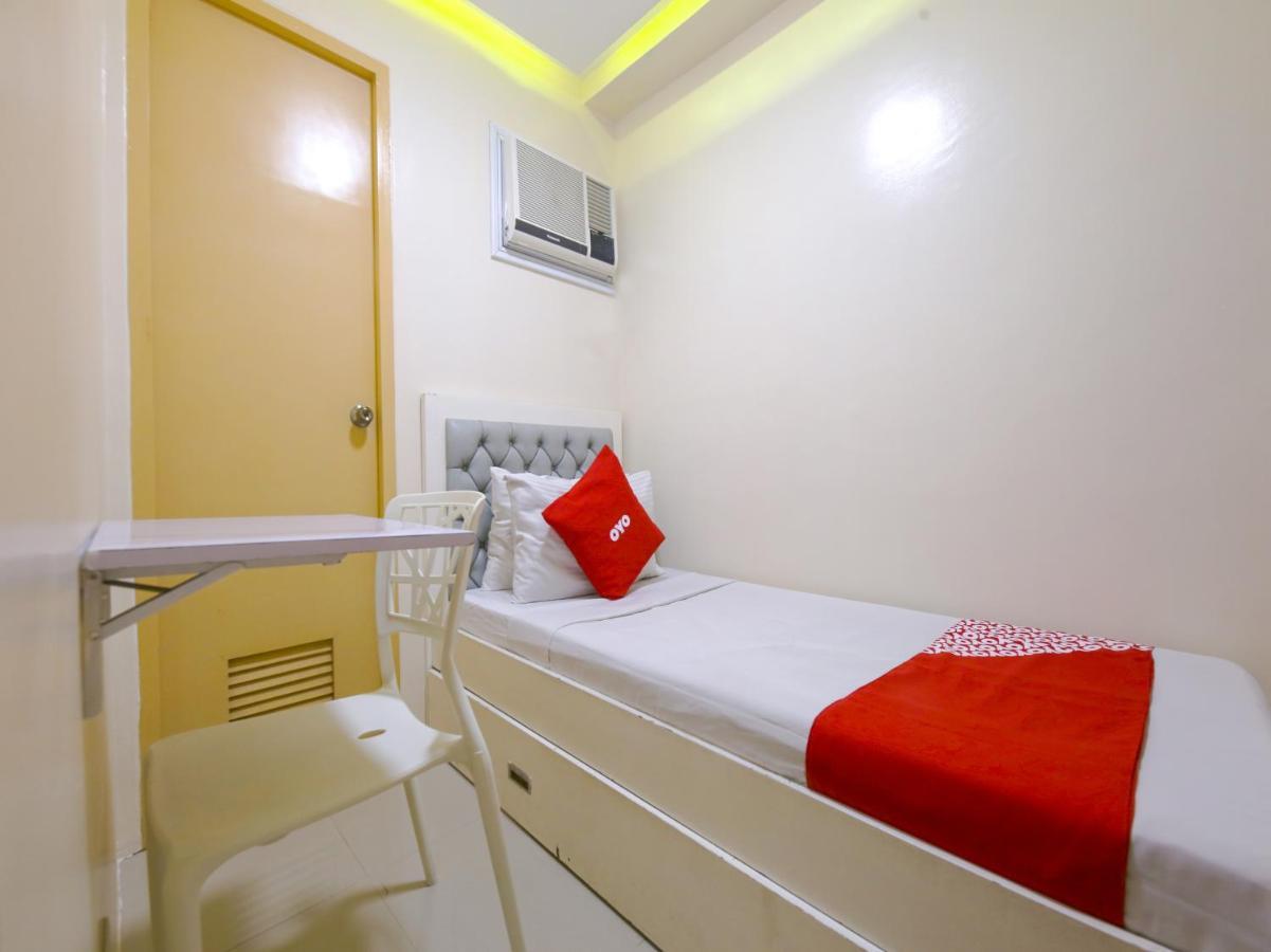 Oyo 783 Freemont Place Paranaque City Екстериор снимка